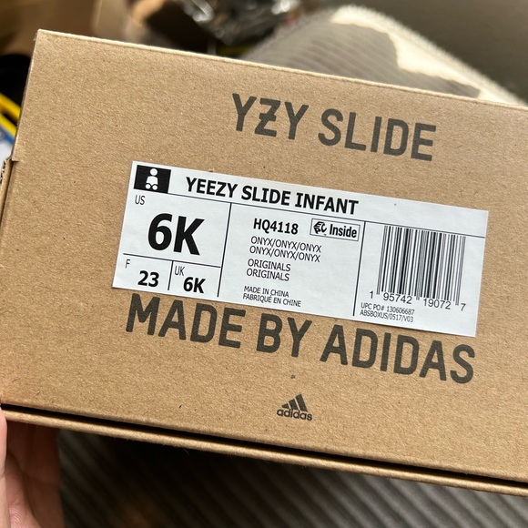 Yeezy Slide Onyx Infants - Picture 2 of 4